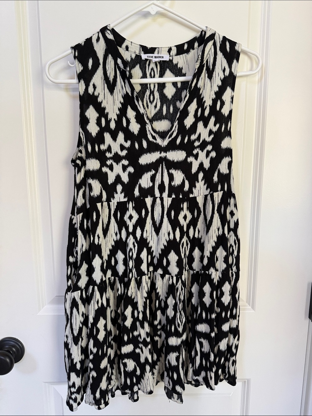 Steve Madden Black & White Sleeveless Tiered Mini Dress with pockets